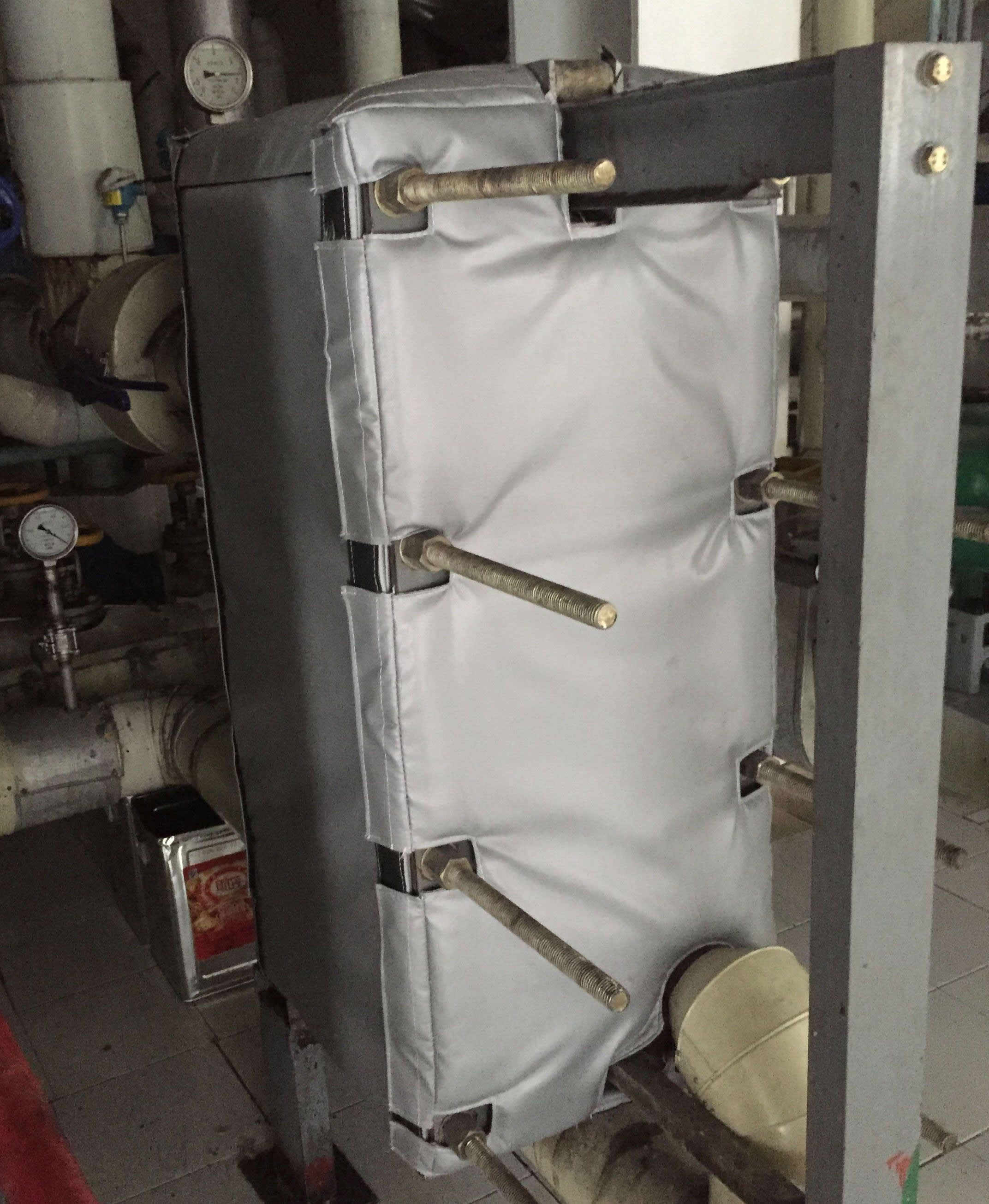 板式<a href=http://www.fyxl.com.cn/e/tags/?tagname=%E6%8D%A2%E7%83%AD%E5%99%A8%E4%BF%9D%E6%B8%A9 target=_blank class=infotextkey>換熱器保溫</a>套